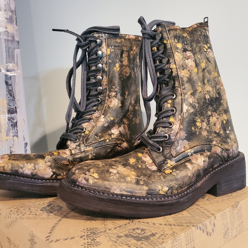 New Free People Santa Fe Leather Black Floral Boots